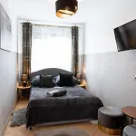 Clicktheflat Conrada