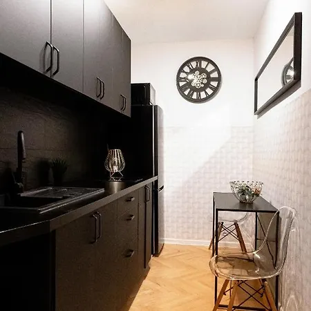 Clicktheflat Conrada Hostel *