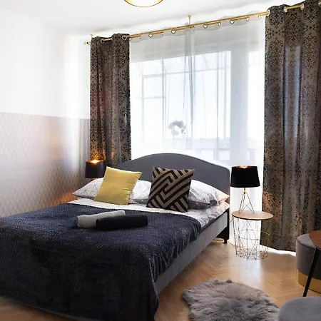 Clicktheflat Conrada *