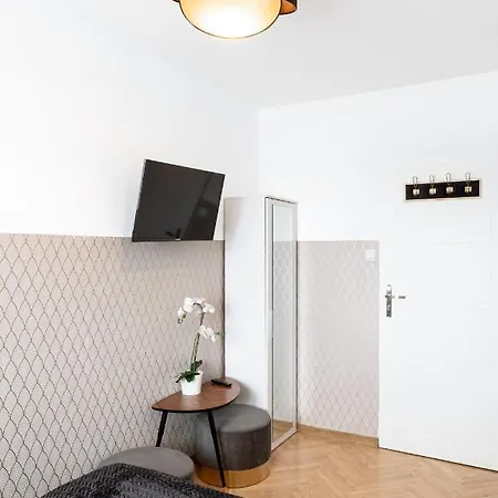 بيت شباب Clicktheflat Conrada *