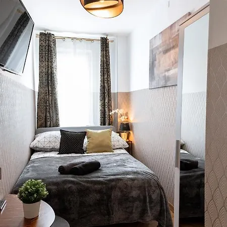 Clicktheflat Conrada