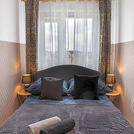 Clicktheflat Conrada Hostal
