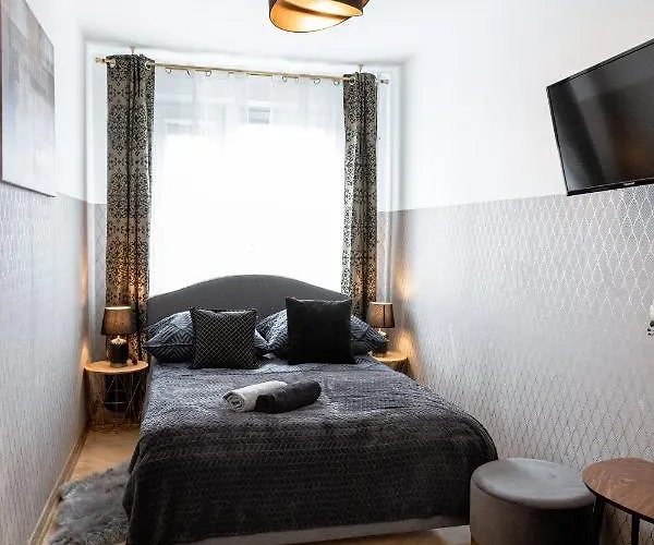 Clicktheflat Conrada