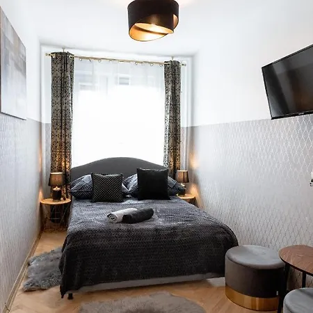 Clicktheflat Conrada