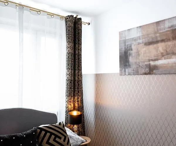 Clicktheflat Conrada