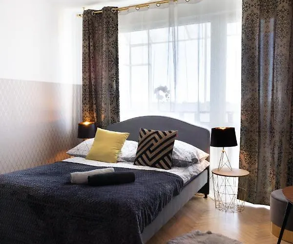 Clicktheflat Conrada *