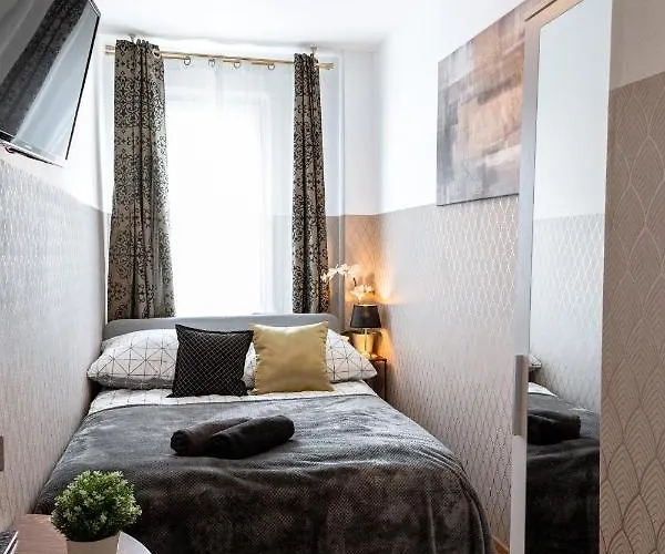 Clicktheflat Conrada