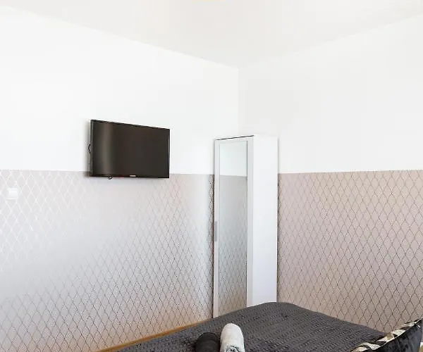 Hostel Clicktheflat Conrada *